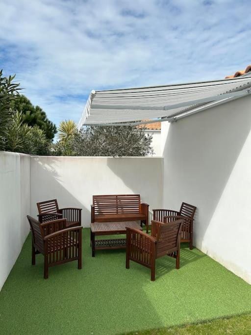 Patio, Seating area