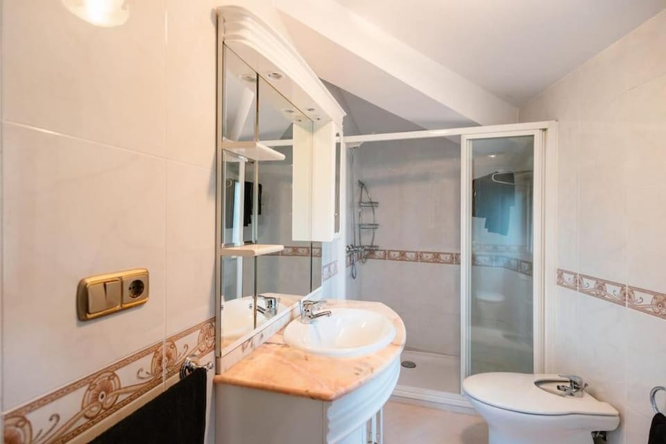 Casa Bella Lalin- 4 Double bedroom Galician Country Home! House in Galicia