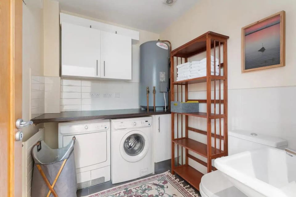 Spectacular 2 Bedroom Apartment with Sunny Garden & Terrace Bed and Breakfast in Dublin