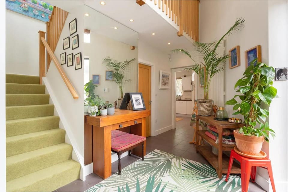 Spectacular 2 Bedroom Apartment with Sunny Garden & Terrace Bed and Breakfast in Dublin