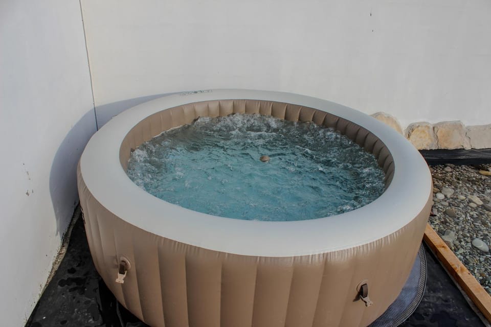 Hot Tub, Swimming pool