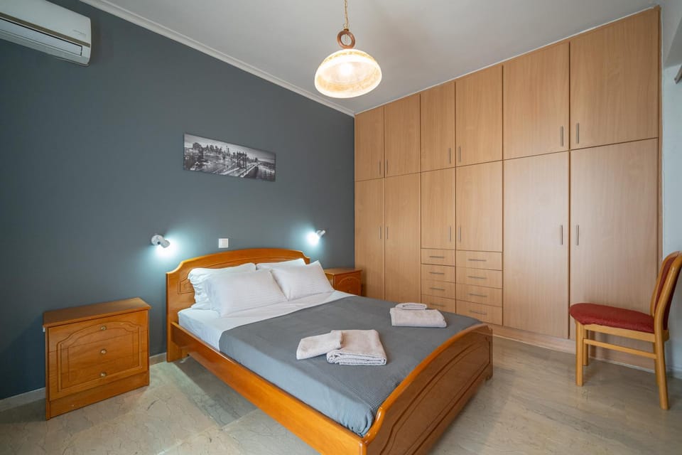 Bed, Photo of the whole room, Bedroom, towels, wardrobe, air conditioner
