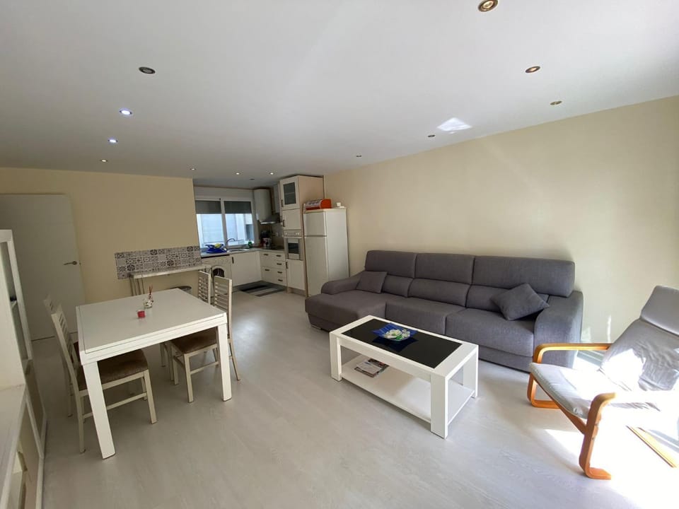 Kitchen or kitchenette, Living room, Dining area