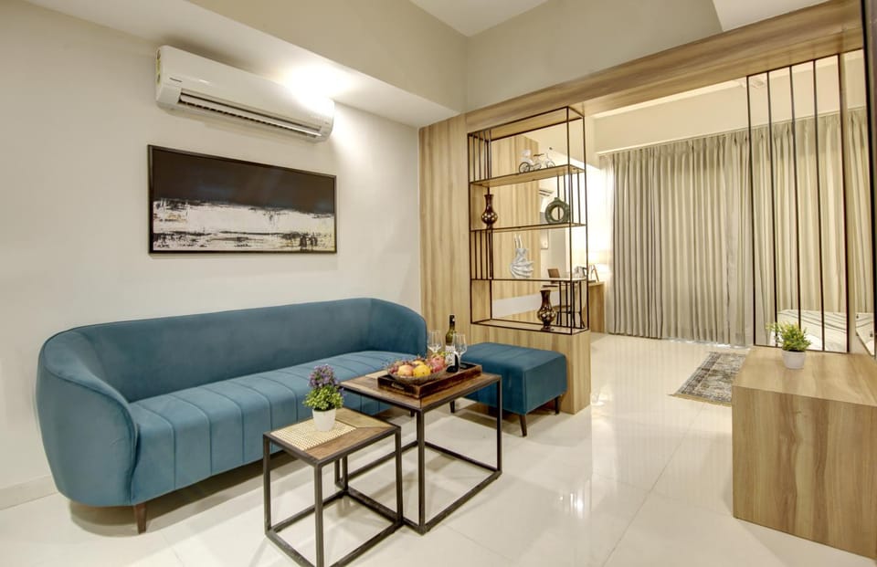 TV and multimedia, Living room, Seating area, Dining area, air conditioner