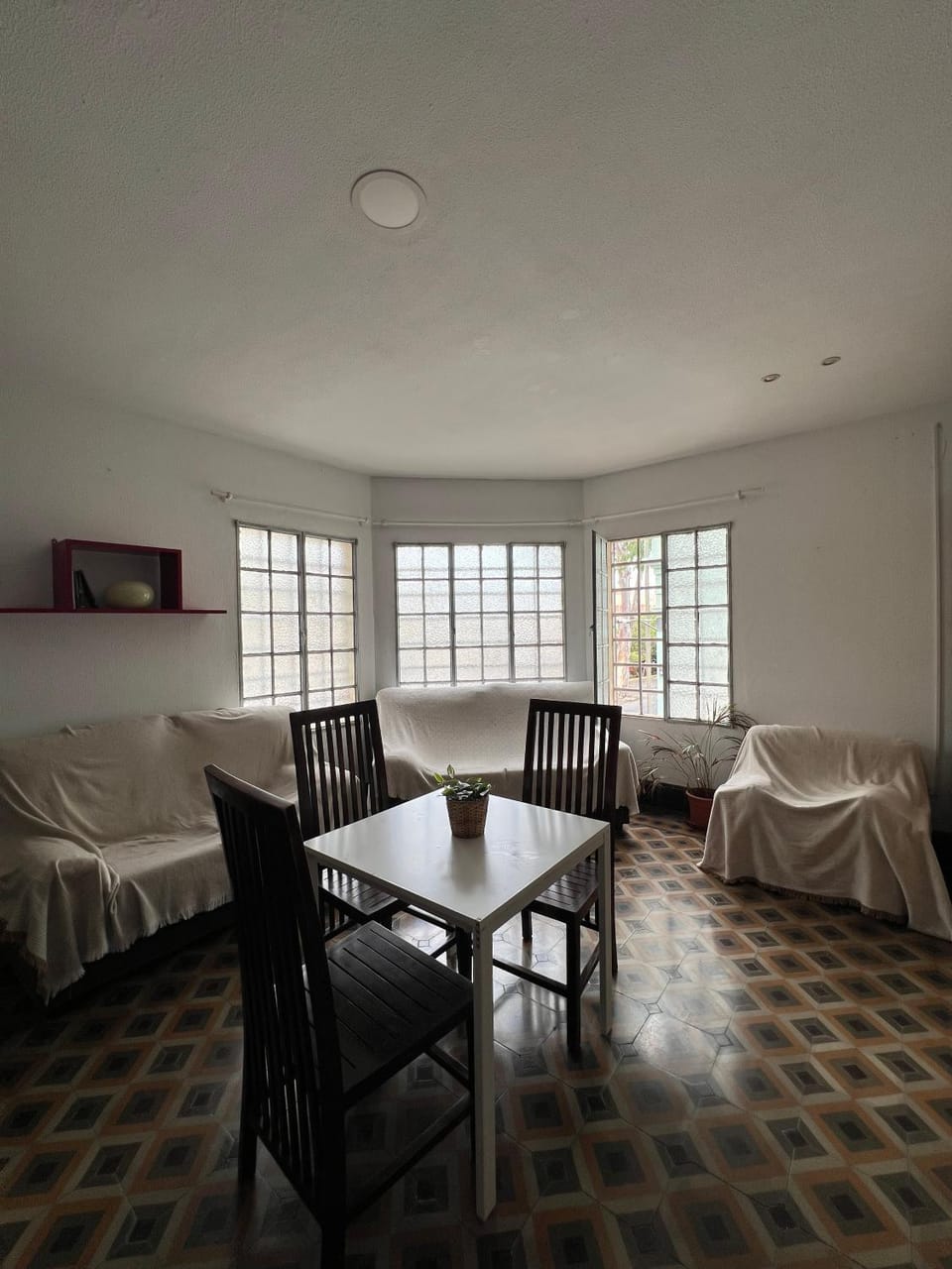 Seating area, Dining area
