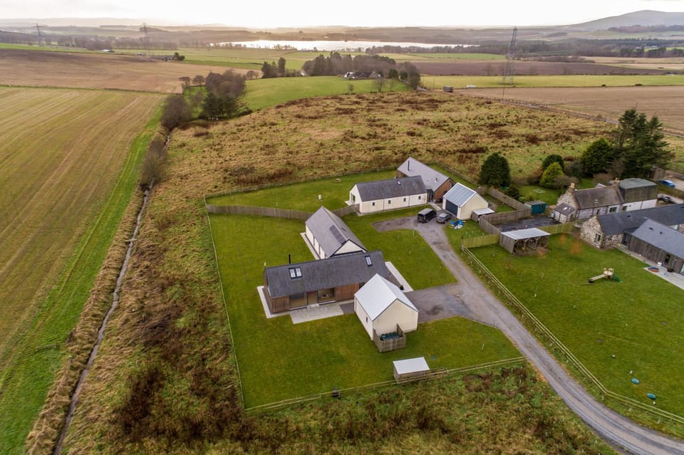 The Den, Architect Designed Barn, Beautiful Location Villa in Scotland