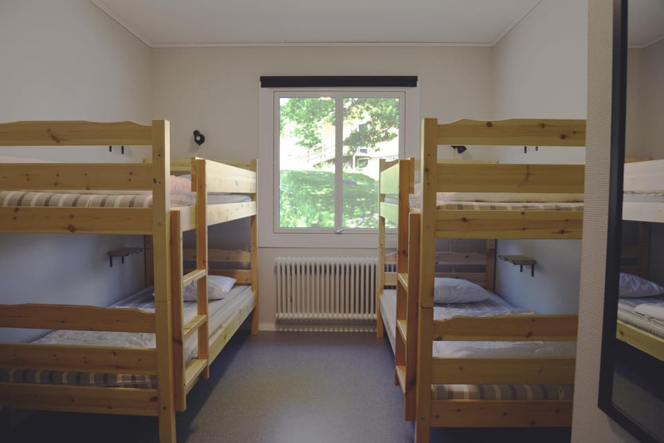 Bedroom, bunk bed