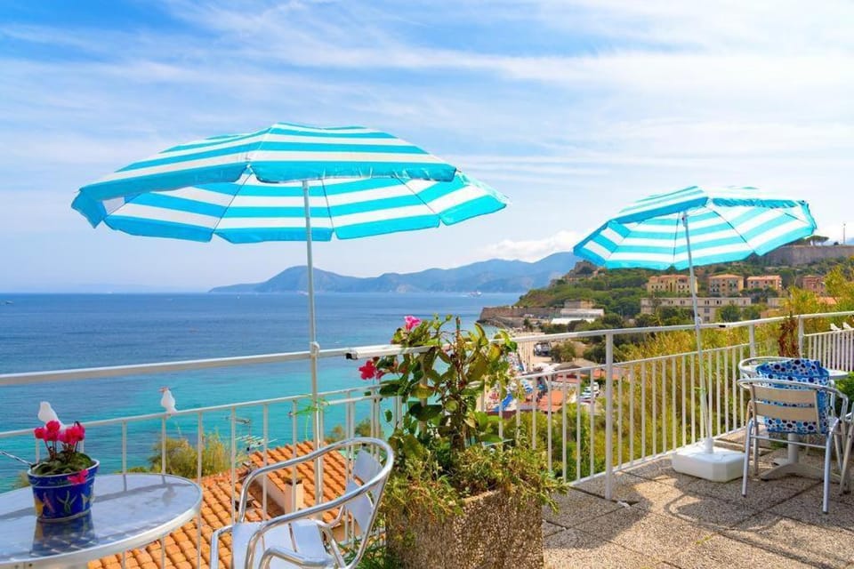 Natural landscape, Balcony/Terrace, Sea view