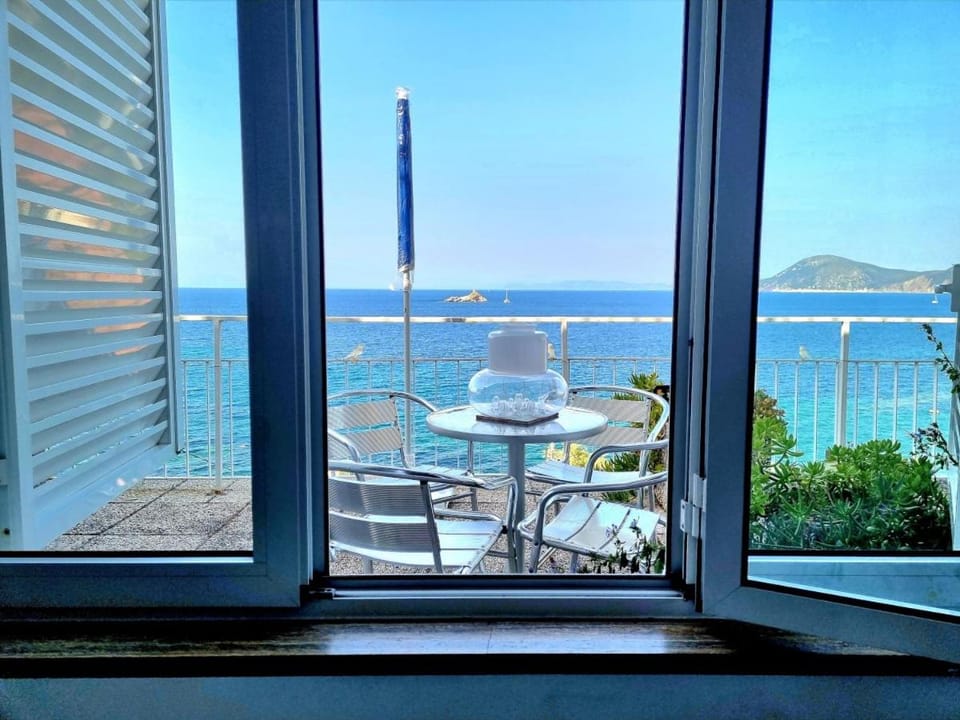 Natural landscape, Balcony/Terrace, Sea view