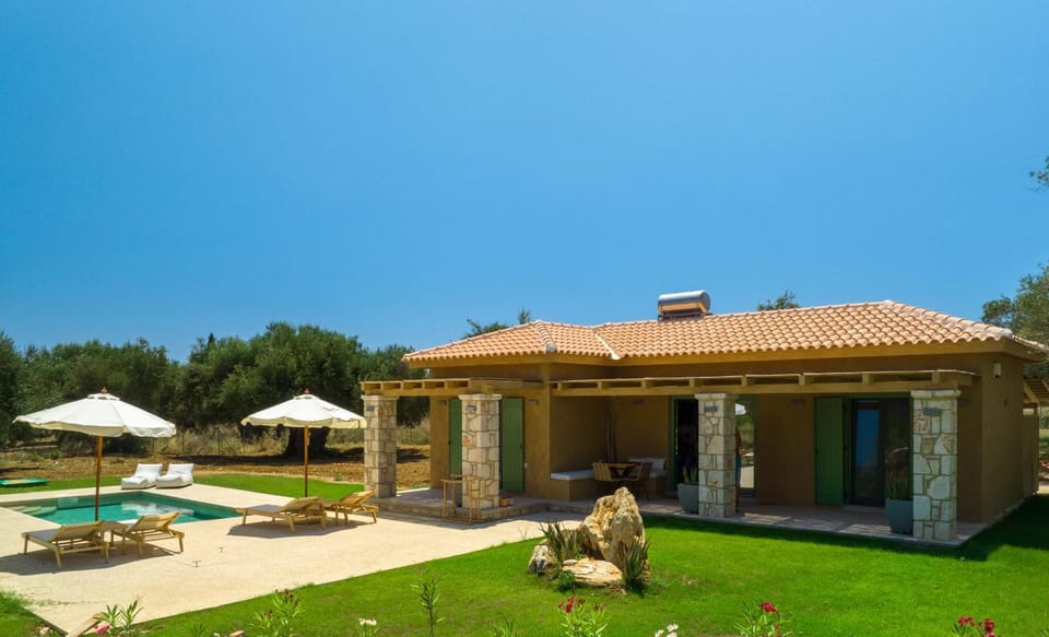 Property building, Garden view, Swimming pool, sunbed