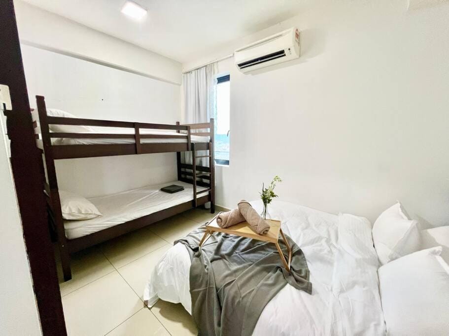 T2 1-10Pax 2Room Balcony Trefoil Setia Alam TV Wi-Fi Apartment in Selangor, Malaysia