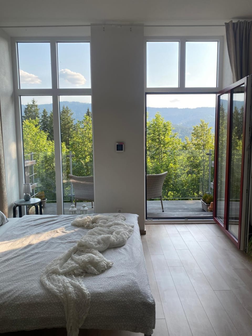 Bed, Natural landscape, View (from property/room), Balcony/Terrace, Bedroom, Mountain view