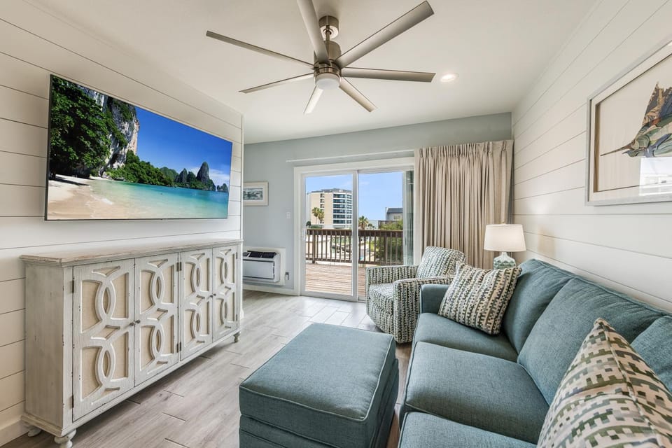 TV and multimedia, Balcony/Terrace, Living room, Seating area, furniture