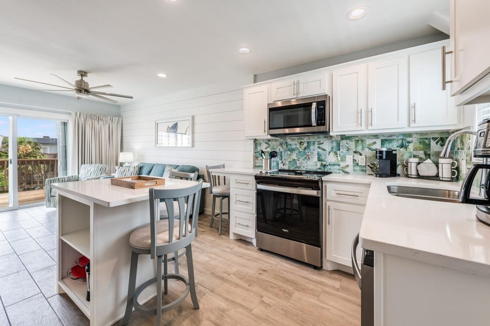 Day, Kitchen or kitchenette, Living room, furniture, microwave, oven