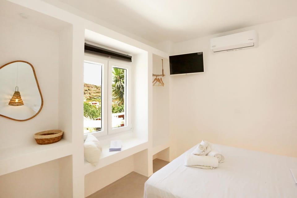 Bed, TV and multimedia, Photo of the whole room, Bedroom, air conditioner
