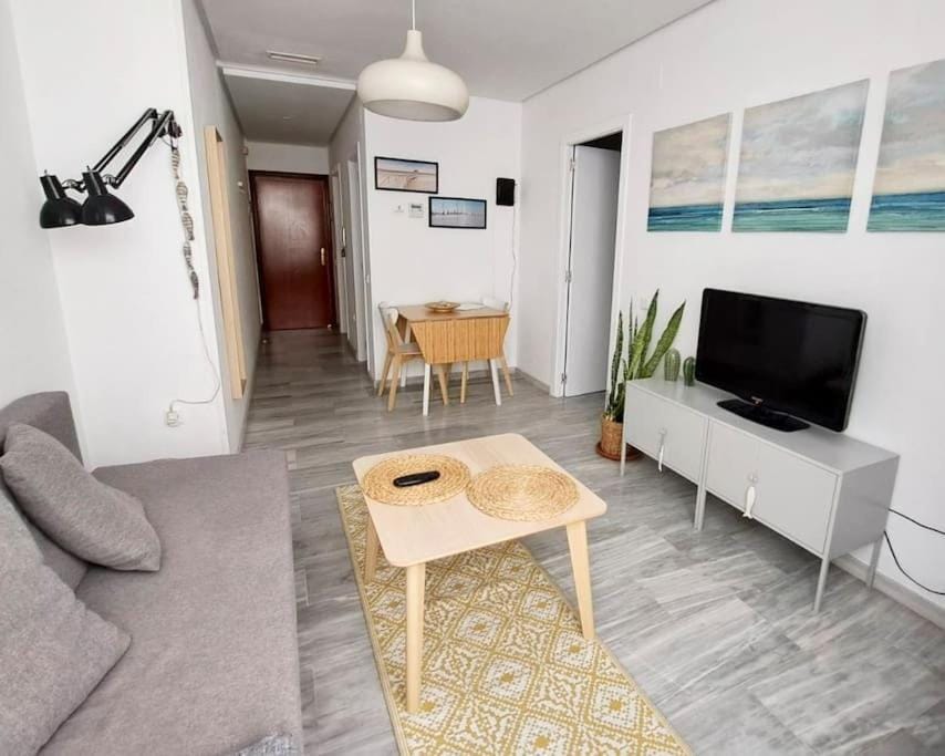 Communal lounge/ TV room, TV and multimedia, Living room, Seating area, Evening entertainment