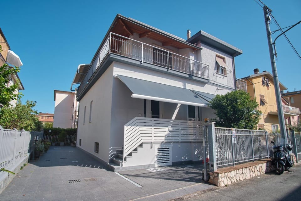 Property building, Neighbourhood, Street view