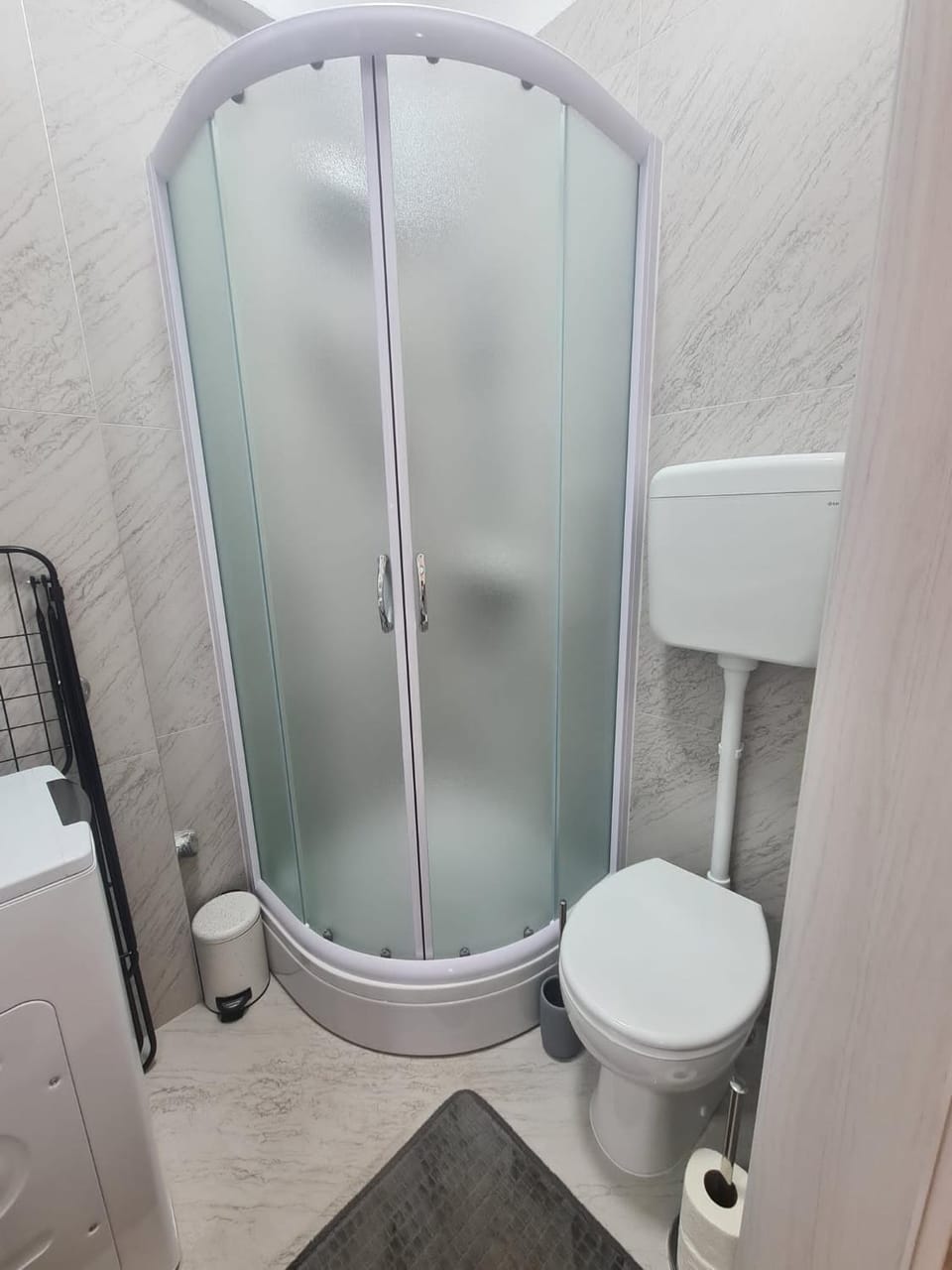 Shower, Toilet, heating, washing machine, washing machine