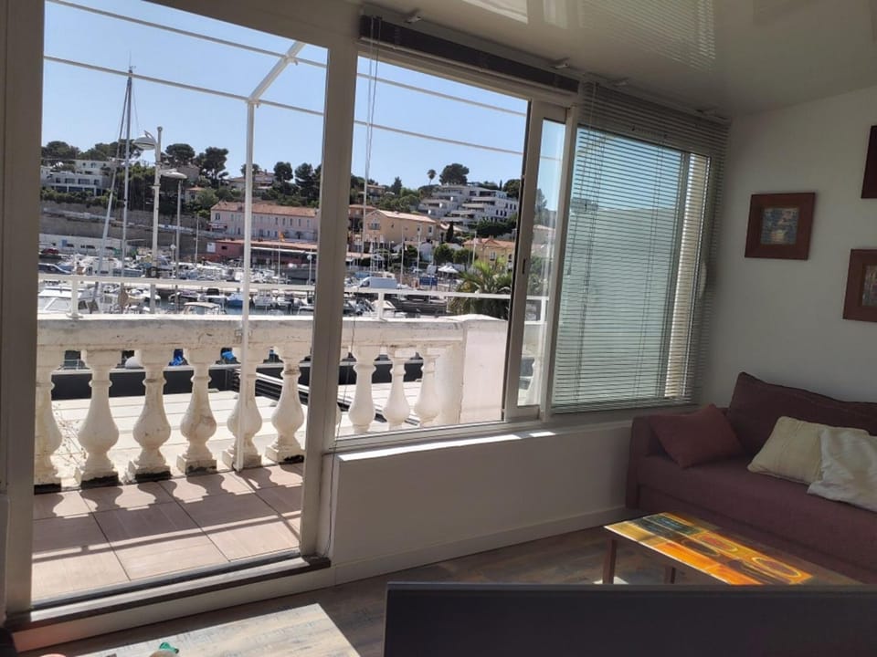 LE CABANON REVISITÉ très beau T2 labellisé 3 ÉTOILES de 40m2 face au PORT de CARRY le ROUET Apartment in Provence-Alpes-Côte d'Azur