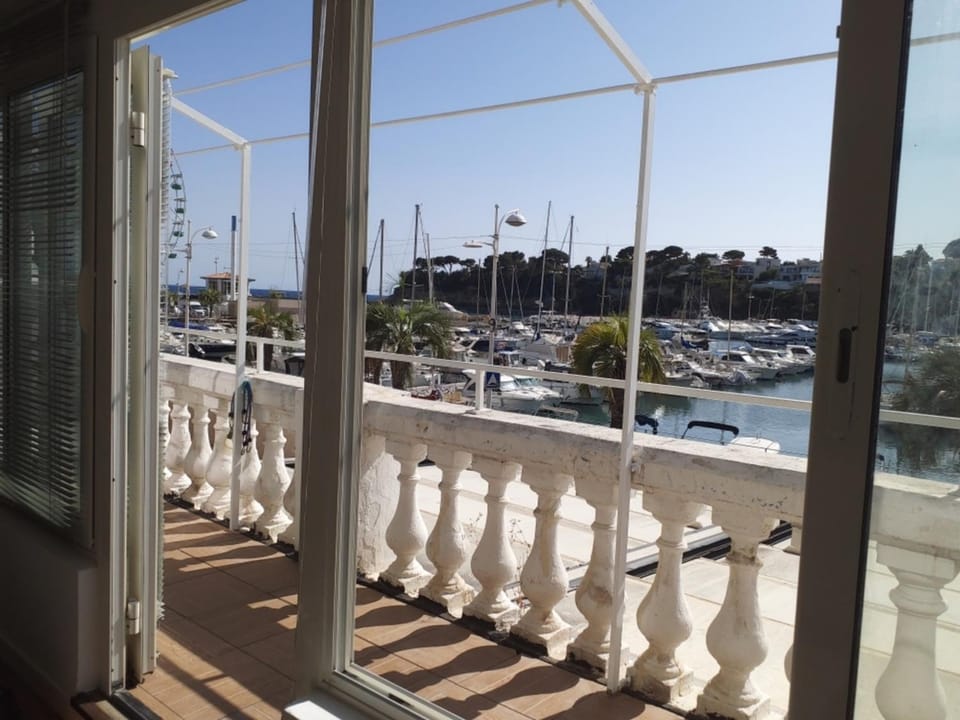 LE CABANON REVISITÉ très beau T2 labellisé 3 ÉTOILES de 40m2 face au PORT de CARRY le ROUET Apartment in Provence-Alpes-Côte d'Azur