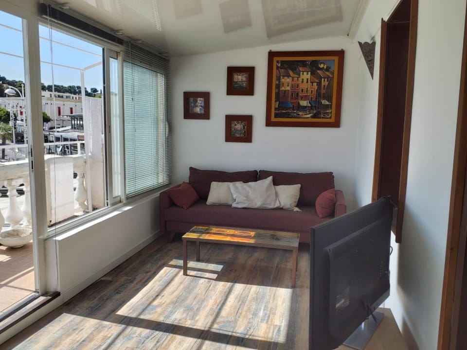 LE CABANON REVISITÉ très beau T2 labellisé 3 ÉTOILES de 40m2 face au PORT de CARRY le ROUET Apartment in Provence-Alpes-Côte d'Azur