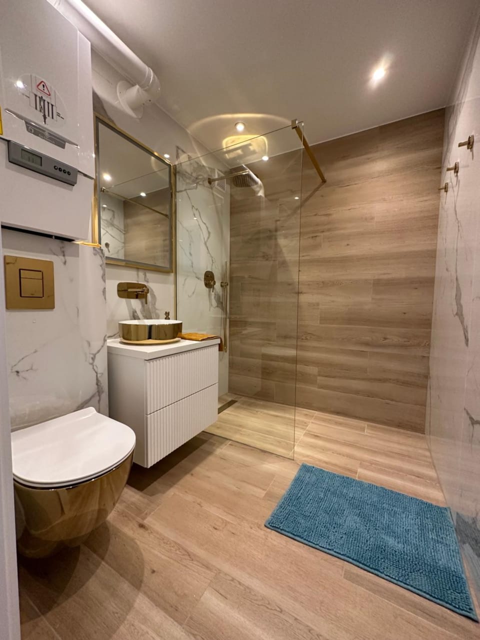 Shower, Toilet, Bathroom, towels