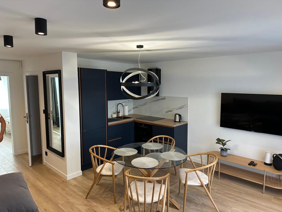 Communal lounge/ TV room, TV and multimedia, Coffee/tea facilities, Kitchen or kitchenette, Dining area, minibar