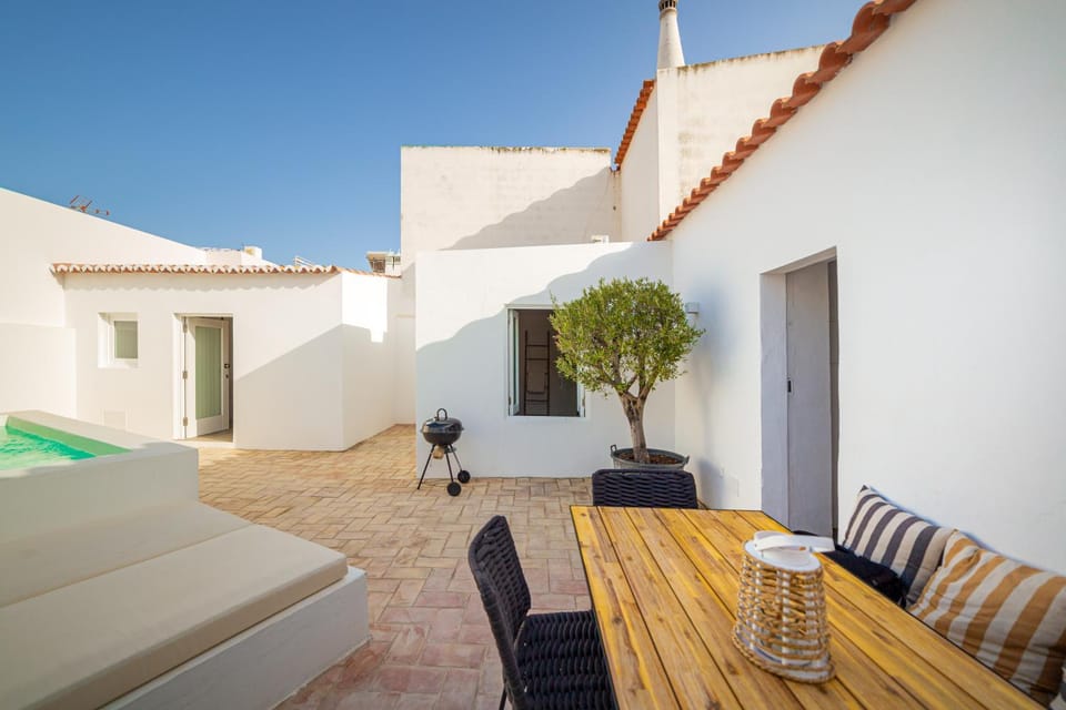 Patio, Balcony/Terrace, Dining area, Pool view, Swimming pool, sunbed