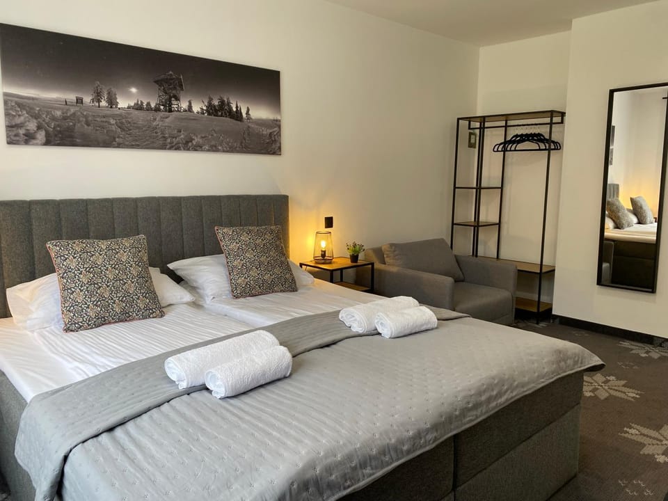 Bed, Night, Activities, Photo of the whole room, Cycling, Evening entertainment, Bedroom, Entertainment