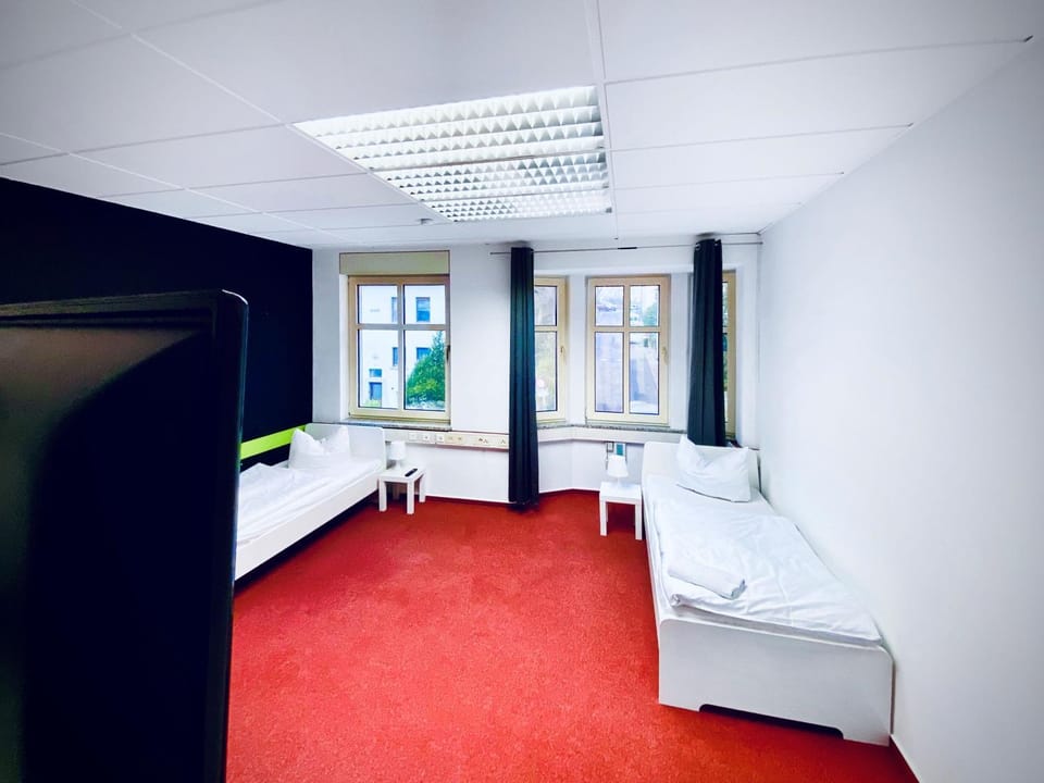 Bed, TV and multimedia, Photo of the whole room, Bedroom, locker, towels, wardrobe