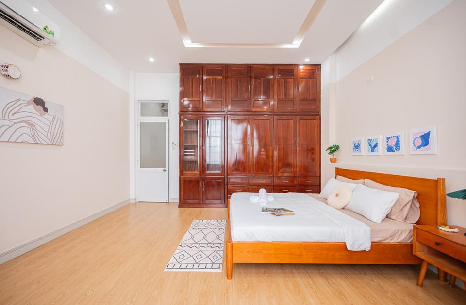 Bed, Bedroom, towels, wardrobe, air conditioner