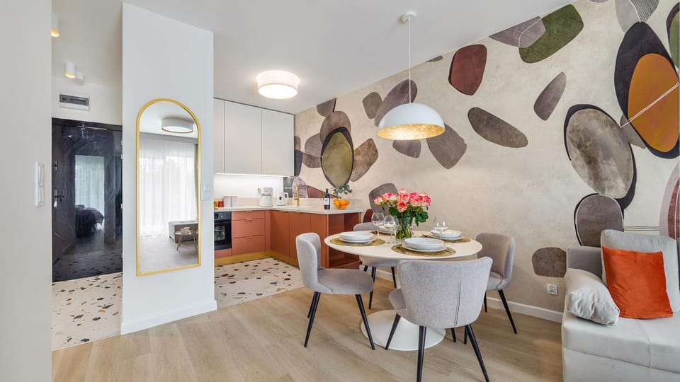 Kitchen or kitchenette, Living room, Seating area, Dining area