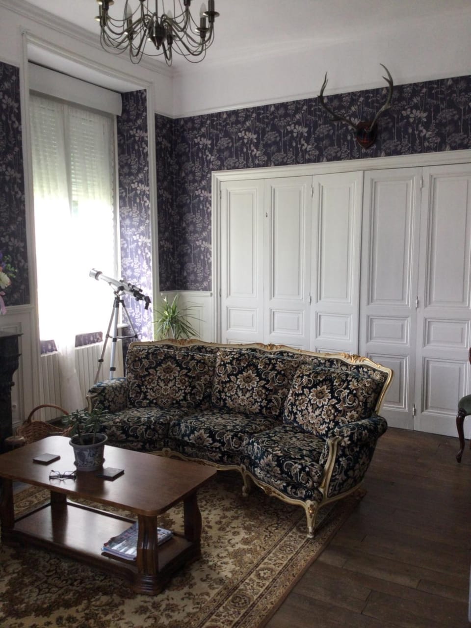 Communal lounge/ TV room