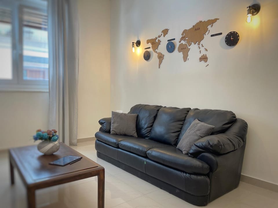 Communal lounge/ TV room, Living room, Seating area