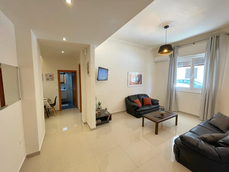 Communal lounge/ TV room, TV and multimedia, Seating area, air conditioner