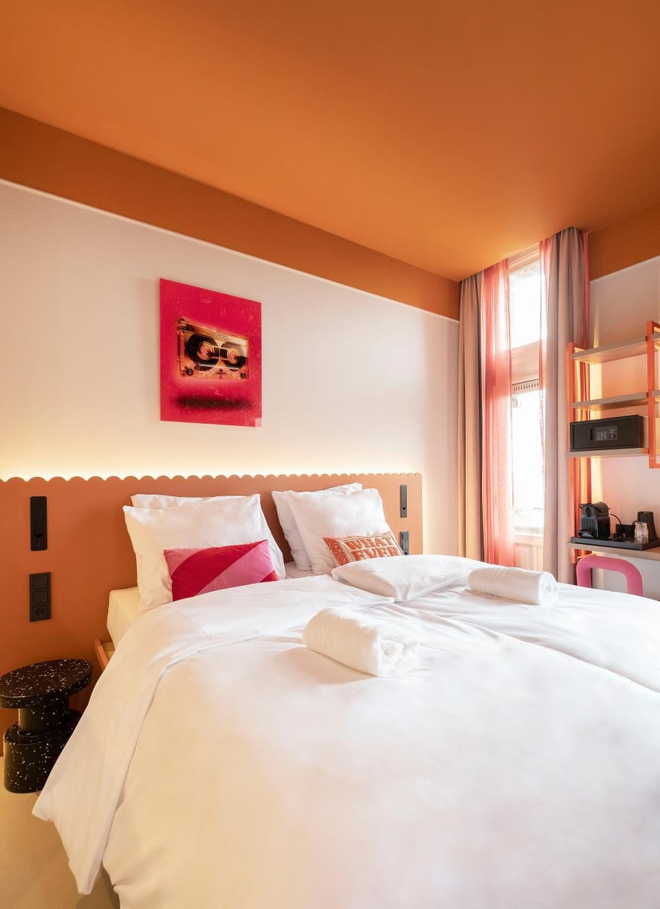 Bed, Photo of the whole room, Bedroom