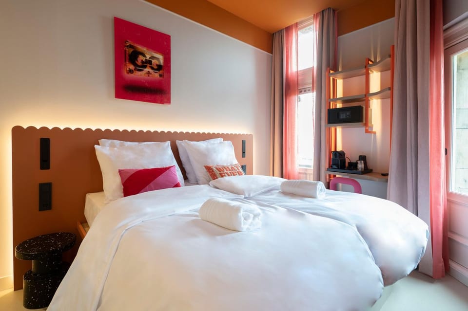 Bed, Photo of the whole room, Bedroom, towels