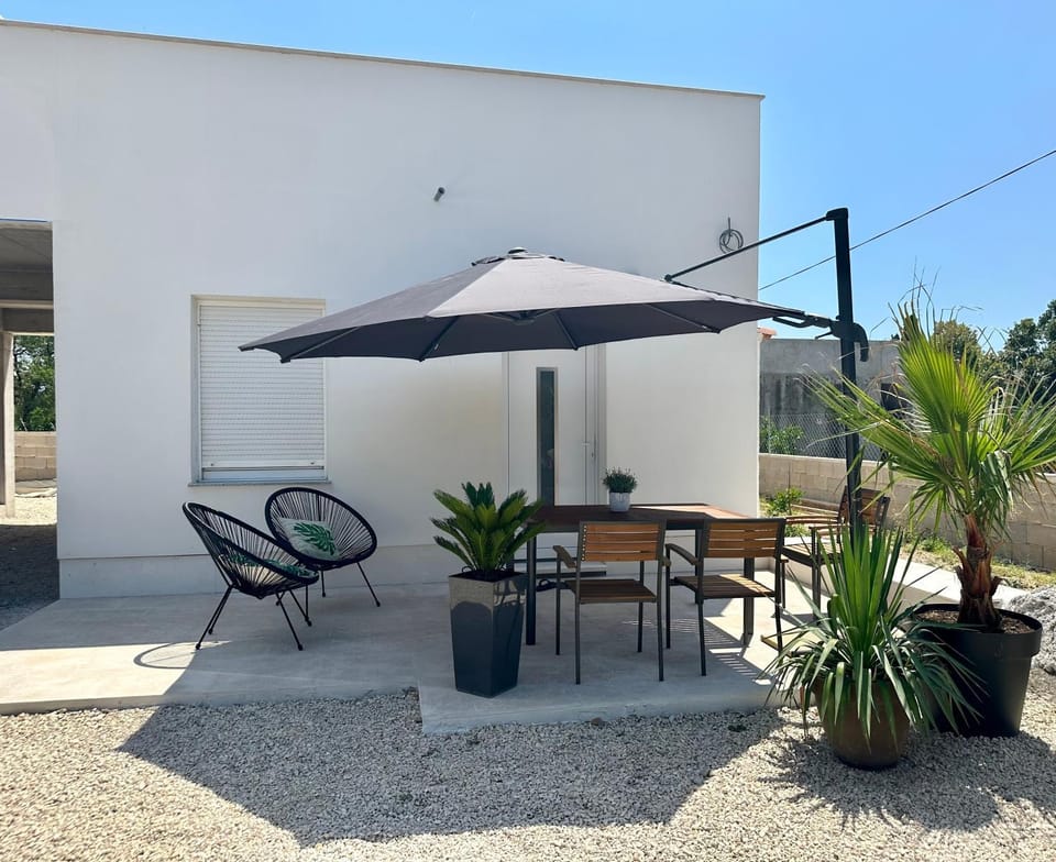 Patio, Garden, Dining area, Garden view