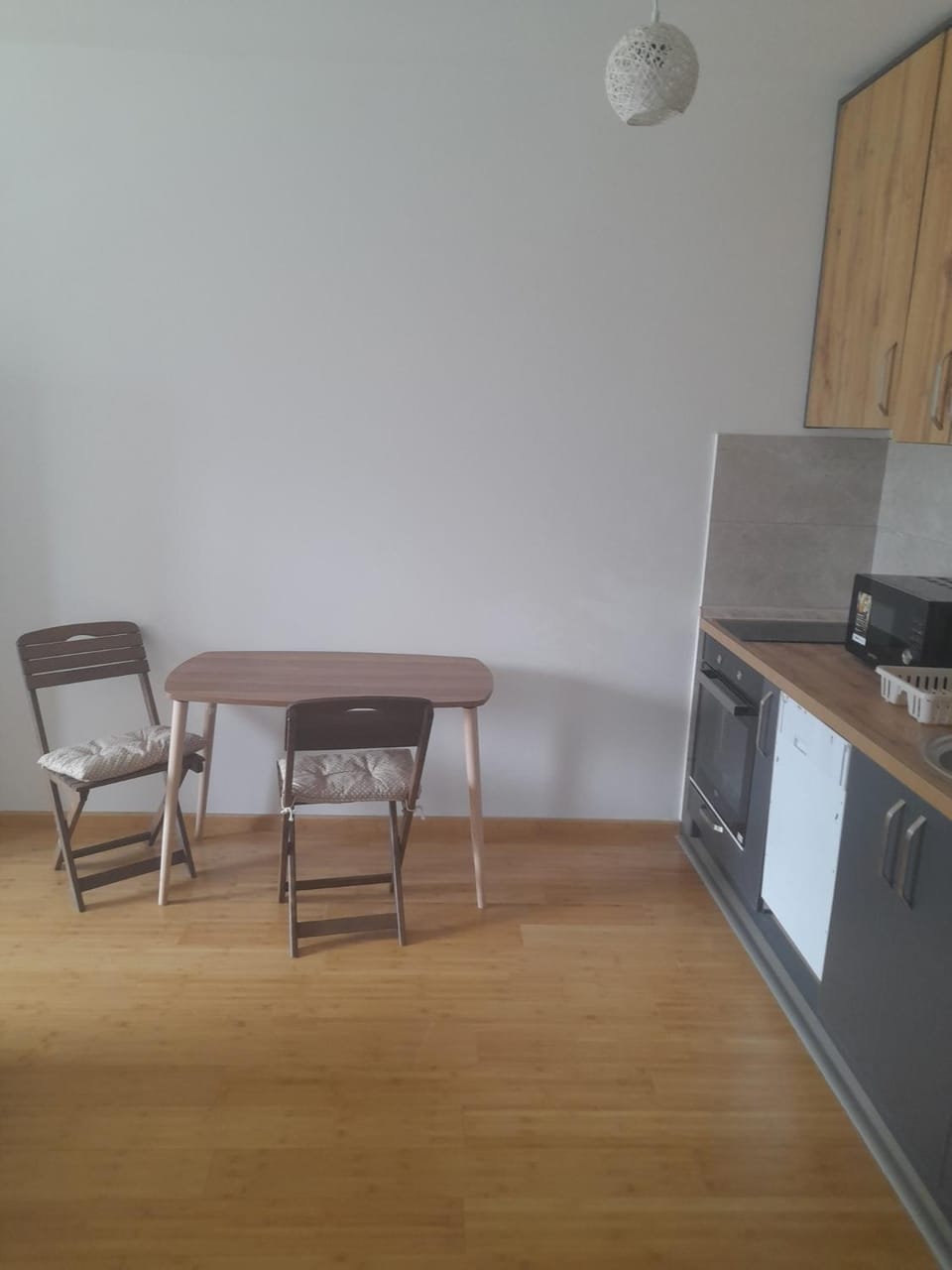 Kitchen or kitchenette, minibar, stove