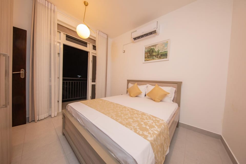 Bed, Photo of the whole room, Bedroom, air conditioner