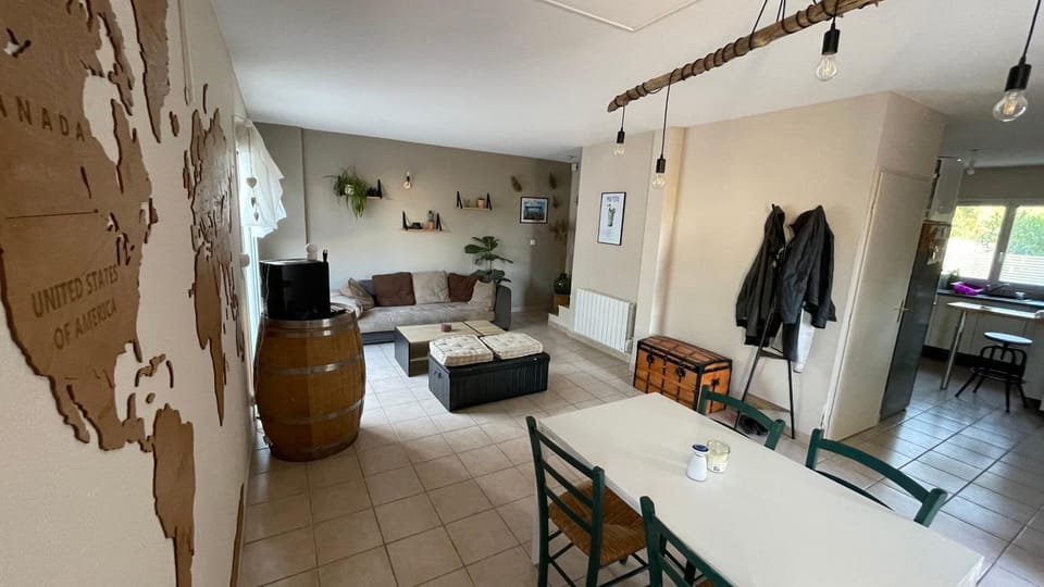 Living room, Dining area