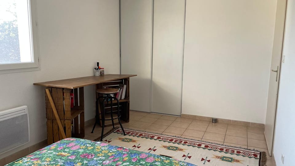 Photo of the whole room, Bedroom, wardrobe