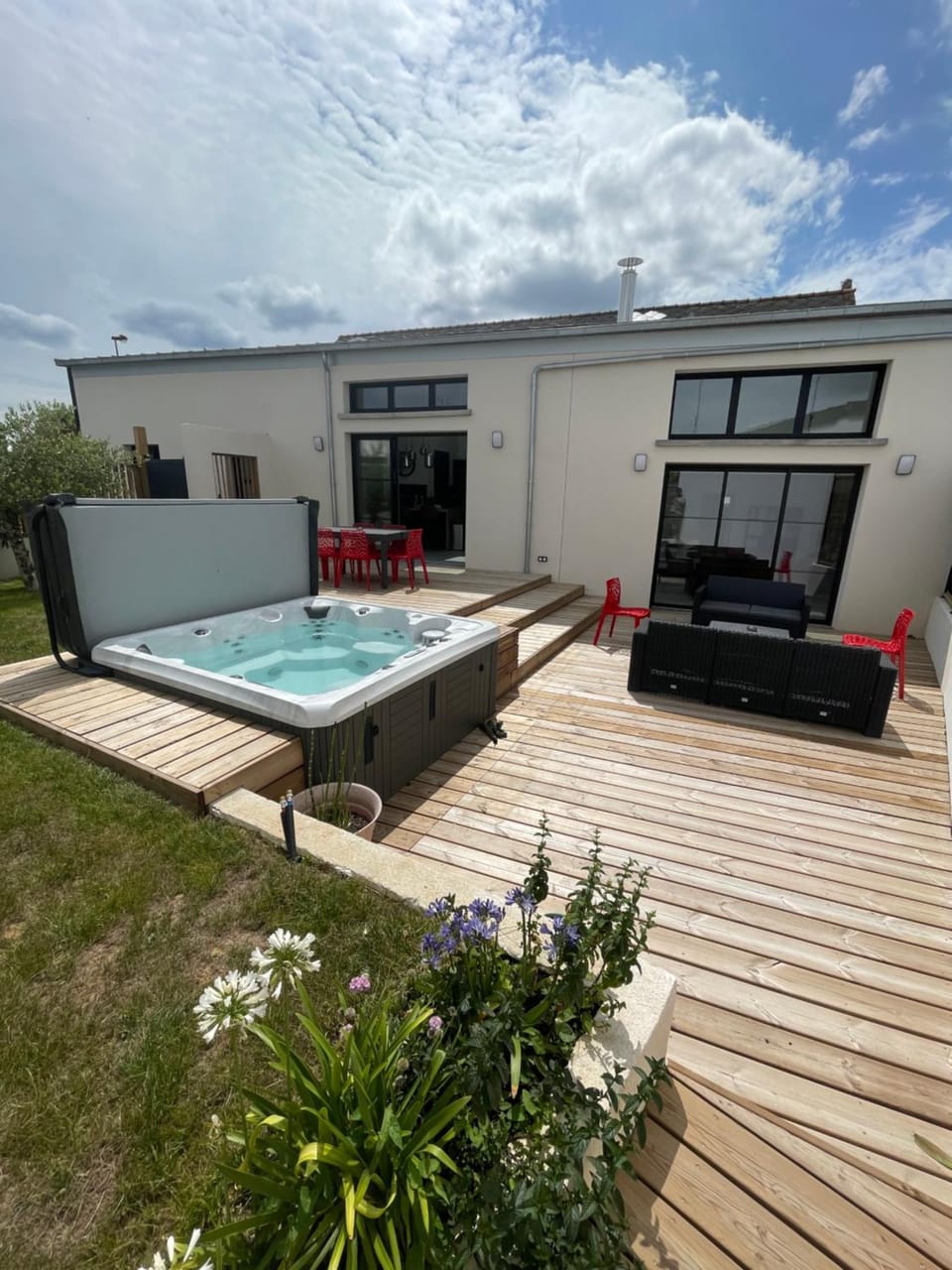 Patio, Garden, Hot Tub, Hot Tub, Garden view