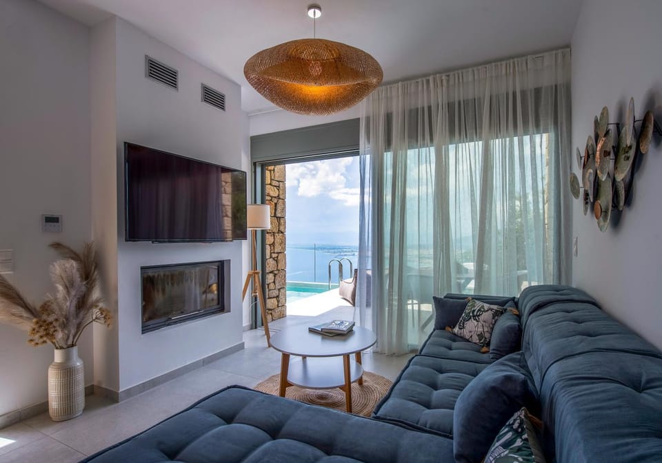 Natural landscape, TV and multimedia, Living room, Seating area, Mountain view