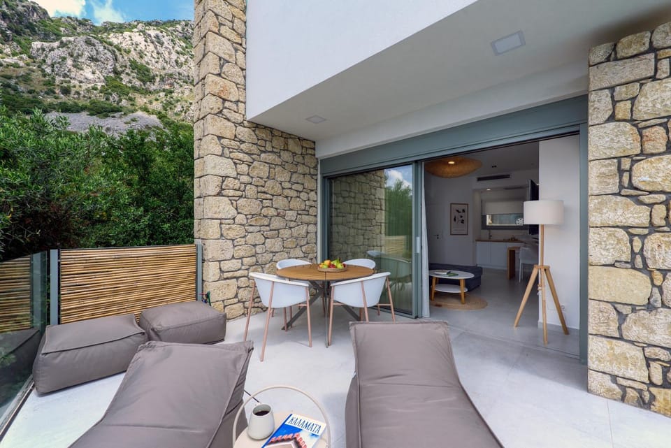 Day, Balcony/Terrace, Living room, Dining area