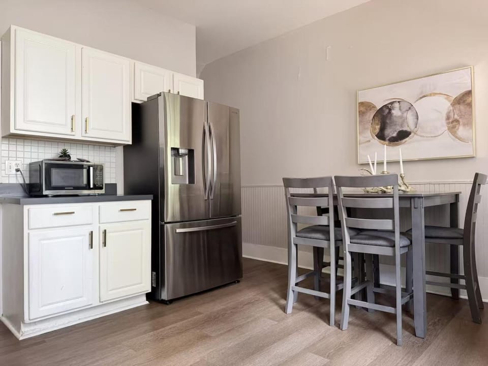 Color Pop Casas - Townhomes near Ford Center Apartment in Evansville