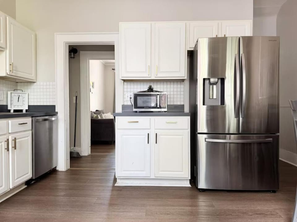 Color Pop Casas - Townhomes near Ford Center Apartment in Evansville