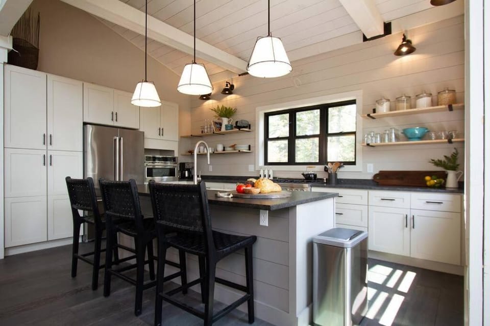Ski, Golf, Trails, Winery, Lake View, Lutsen, Grand Marias - Sleeps 8 Villa in Lutsen