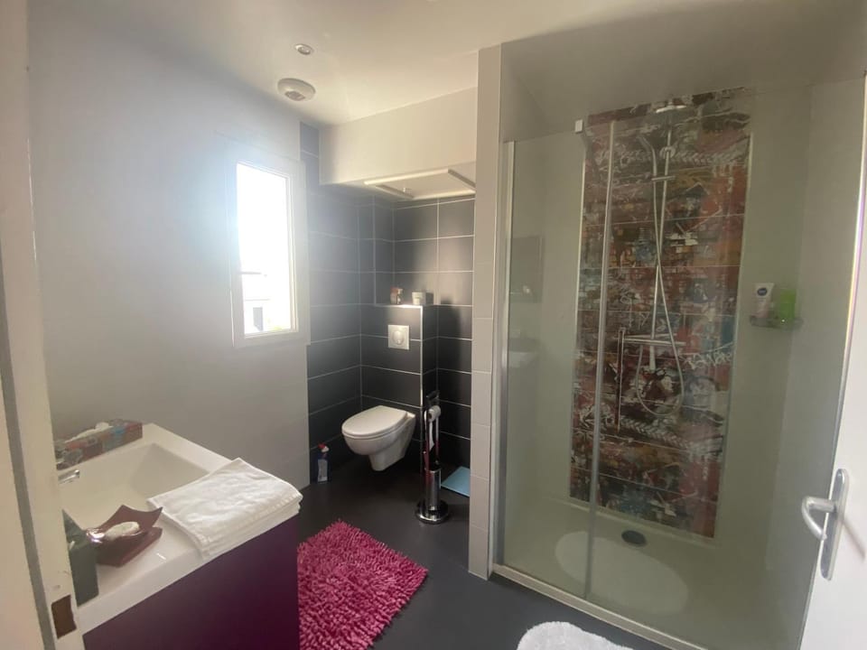Chambre avec salle de bain privée à l étage dans ma maison Vacation rental in Bourges