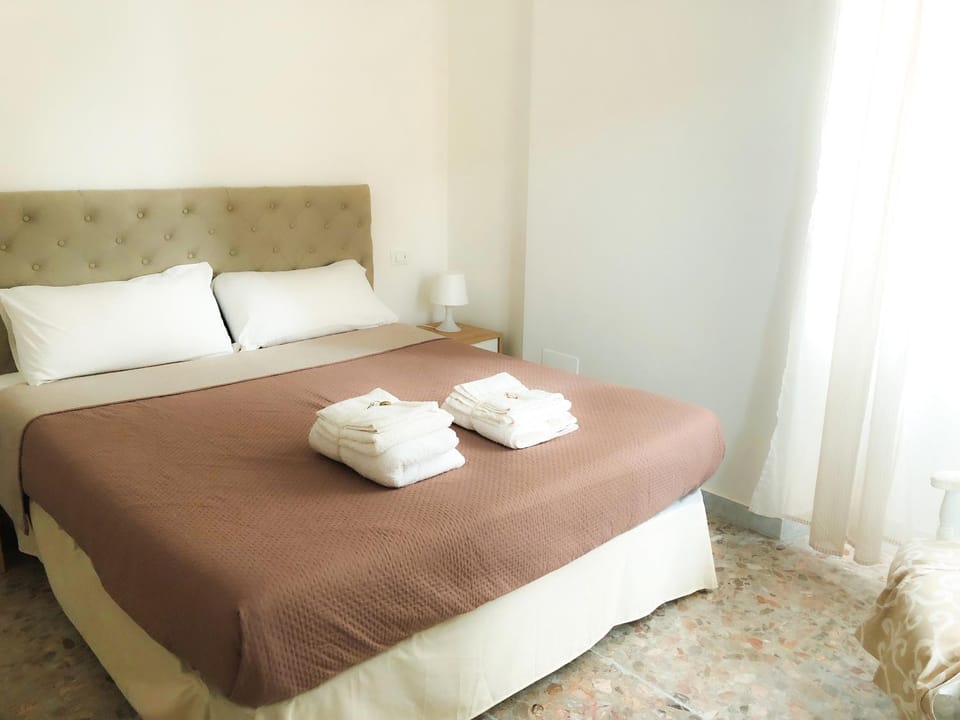 Bedroom, Inner courtyard view